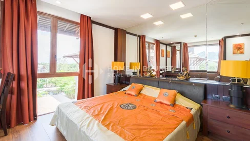 Freehold 2-Bed Penthouse in Exclusive Marina