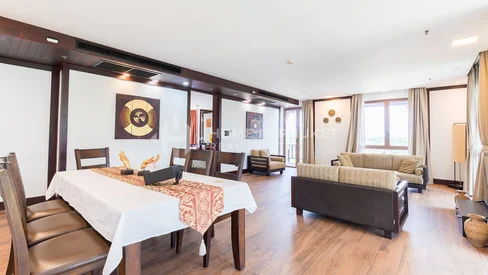 Freehold 2-Bed Penthouse in Exclusive Marina