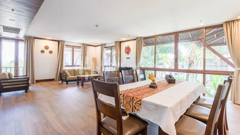 Freehold 2-Bed Penthouse in Exclusive Marina