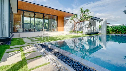 Villas de luxe avec piscine tranquille