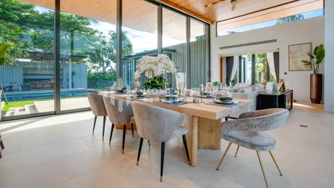 Villas de luxe avec piscine tranquille