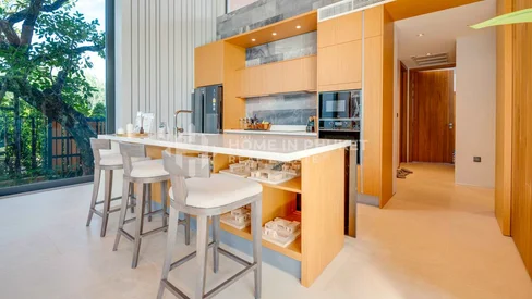 Villas modernes luxueuses avec piscine à proximité de BIS