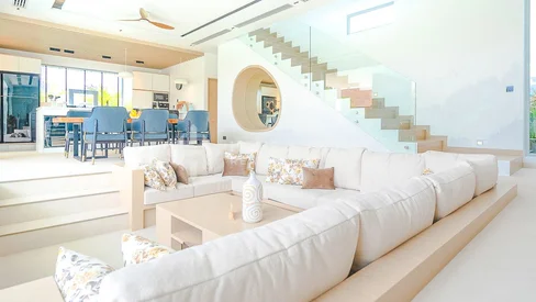 Villa élégante de 5 chambres avec piscine à Nai Harn