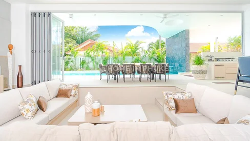 Villa élégante de 5 chambres avec piscine à Nai Harn