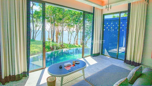 Villa résidentielle de luxe avec piscine et vue sur mer