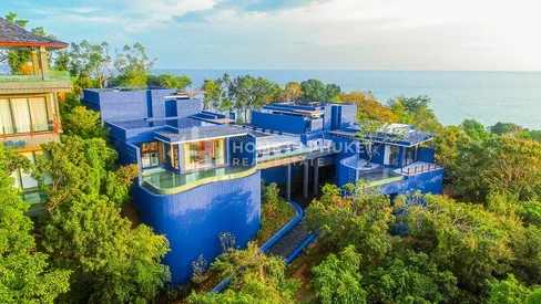 Villa résidentielle de luxe avec piscine et vue sur mer