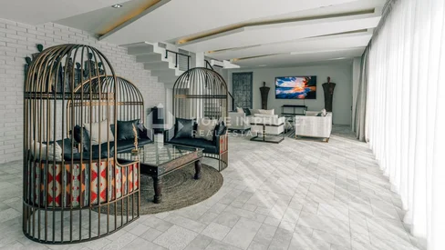 Magnifique villa de 3 étages à Kamala