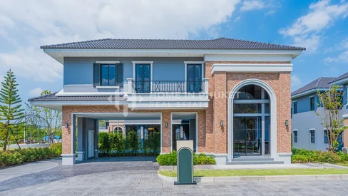 Maisons contemporaines à proximité de l'école internationale