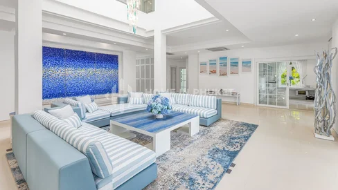 วิลล่าติดชายหาดบนหาดนาใต้