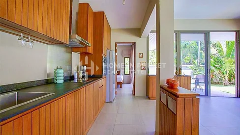 地处Mai Khao的4居室现代泳池别墅