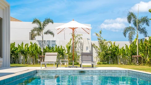 Villas tropicales contemporaines avec piscine