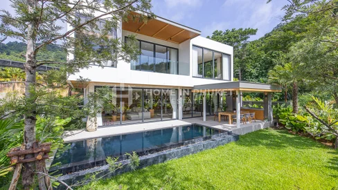 Luxurious Villas in the Heart of Naiyang Beach