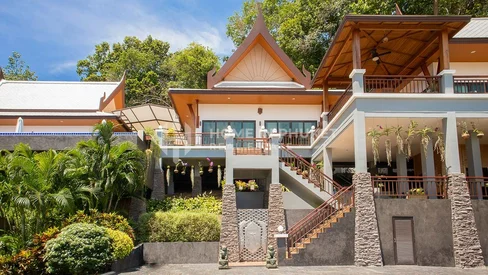 Luxueuse villa à flanc de colline avec vue sur mer à Rawai