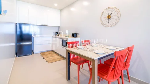 Appartement Moderne avec Vue sur Mer à Surin