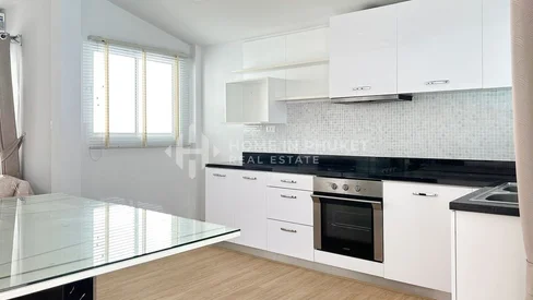 Villas jumelées avec piscine dans une communauté sécurisée