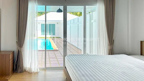 Villas jumelées avec piscine dans une communauté sécurisée