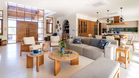 Villas de luxe à deux étages avec vue sur montagnes