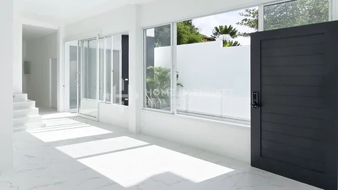 Maison moderne de 3 chambres avec terrasse sur le toit