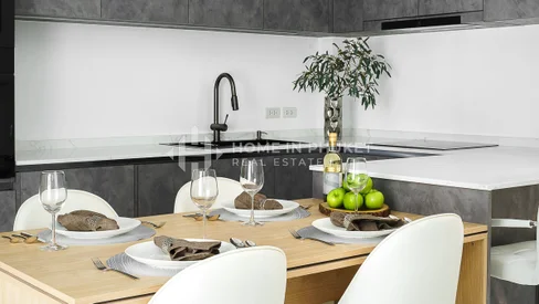 Modern 3-Bedroom Home with Rooftop