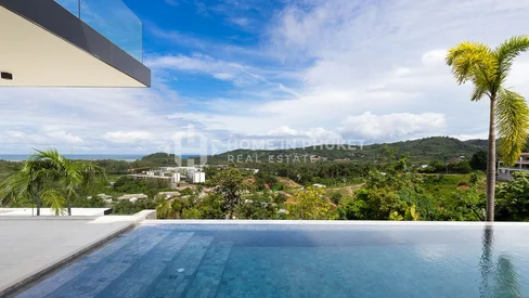 可观赏海洋和山脉景观的豪华三居室别墅