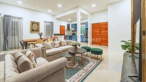 3-комнатная угловая вилла с бассейном в Теп Красатти