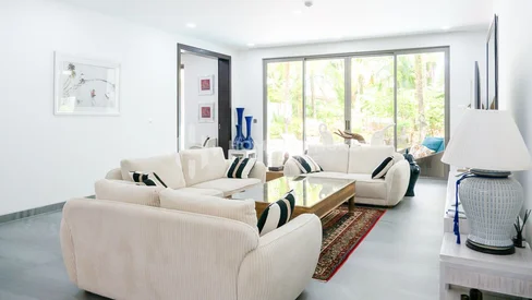 Appartement élégant au premier étage avec piscine privée