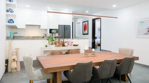 Appartement élégant au premier étage avec piscine privée