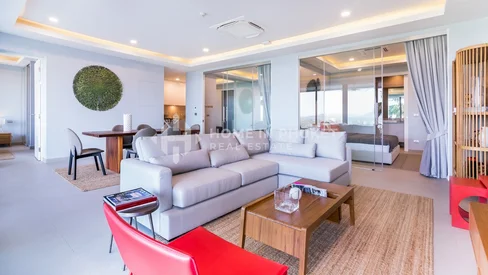 Spacieux appartement de 3 chambres avec vue sur la mer à Surin