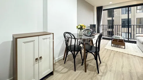 Modern 2-Bedroom Condo Near Central Department Store