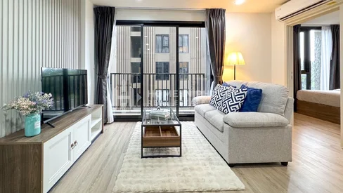 Modern 2-Bedroom Condo Near Central Department Store