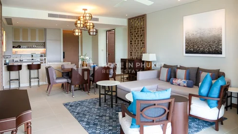 Luxurious 2-Bedroom Lake View Penthouse