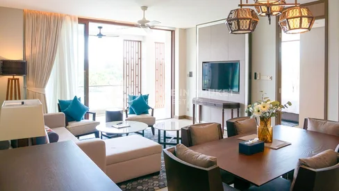 Luxurious 2-Bedroom Lake View Penthouse