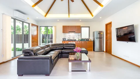 Villa contemporaine de style thaïlandais et balinais avec 4 chambres à coucher et piscine