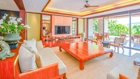 Luxueuse résidence de 4 chambres avec piscine et vue sur mer