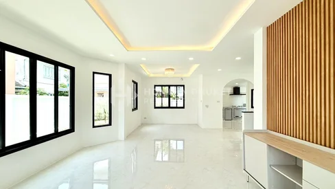 Maison moderne de 2 étages dans une communauté sécurisée