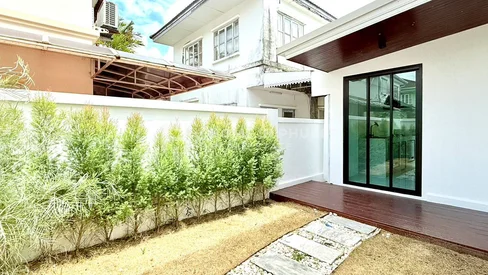 Maison moderne de 2 étages dans une communauté sécurisée