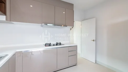 位于Koh Kaew 一个封闭式社区的4居室住宅