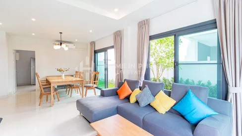 位于Koh Kaew 一个封闭式社区的4居室住宅