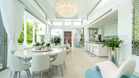 วิลล่าสุดหรู 5 ห้องนอนพร้อมสระว่ายน้ำส่วนตัว