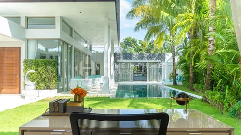 วิลล่าสุดหรู 5 ห้องนอนพร้อมสระว่ายน้ำส่วนตัว