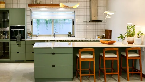 Просторная вилла с 5 спальнями в Пасаке