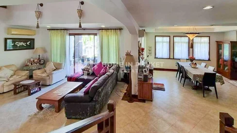 Villa de 4 chambres avec piscine privée à Kathu