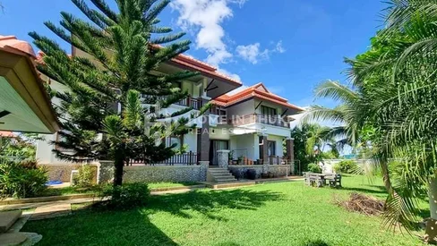 Villa de 4 chambres avec piscine privée à Kathu