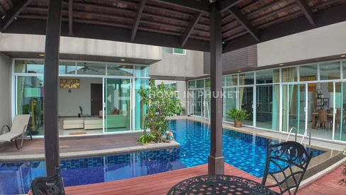 Élégante villa de 4 chambres de style loft à Rawai