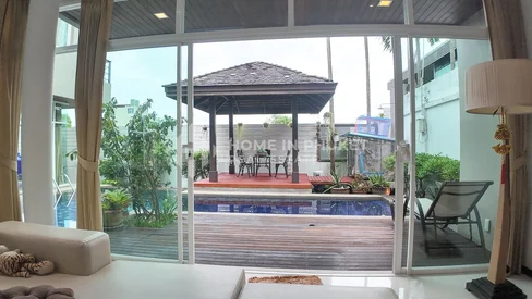 Élégante villa de 4 chambres de style loft à Rawai