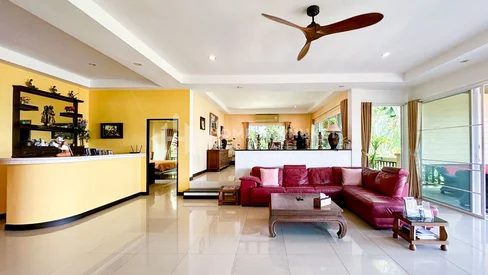 Villa Exquise de 4 Chambres Style Thaïlandais à Kamala