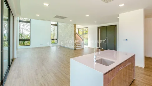 Maison familiale moderne à Chalong