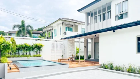 Villa moderne de 4 chambres à coucher à Passorn Kathu