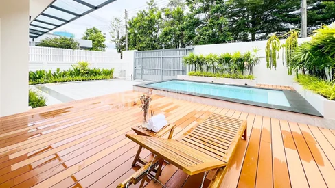 Villa moderne de 4 chambres à coucher à Passorn Kathu