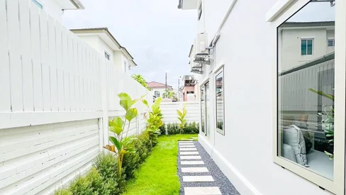 Villa moderne de 4 chambres à coucher à Passorn Kathu